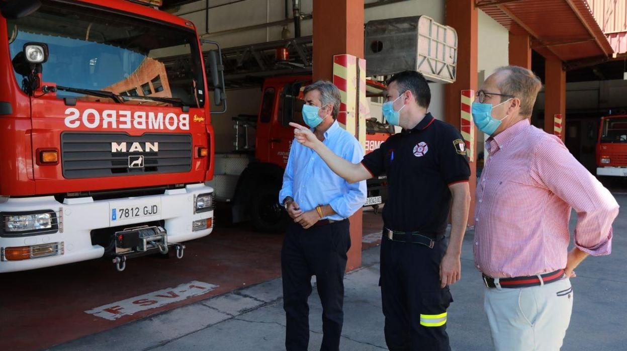 Muñoz le muestra las instalaciones al delegado de Seguridad ABC