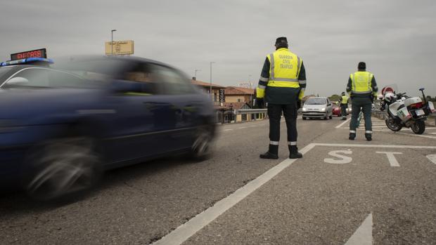 Aislados cinco guardias civiles de Isla Cristina tras confirmarse un positivo de Covid-19 en el cuartel