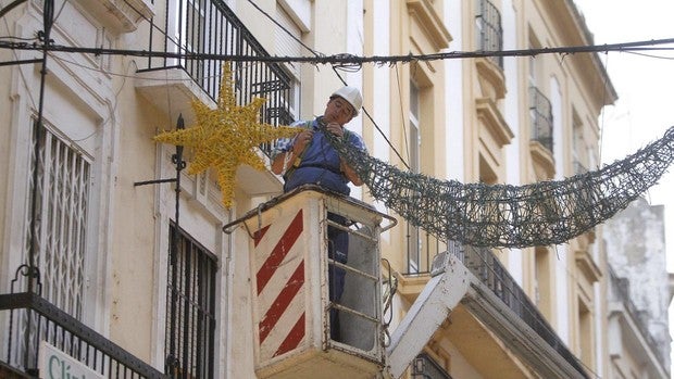 Alhaurín de la Torre recortará un 50% el gasto navideño para destinarlo a combatir el coronavirus