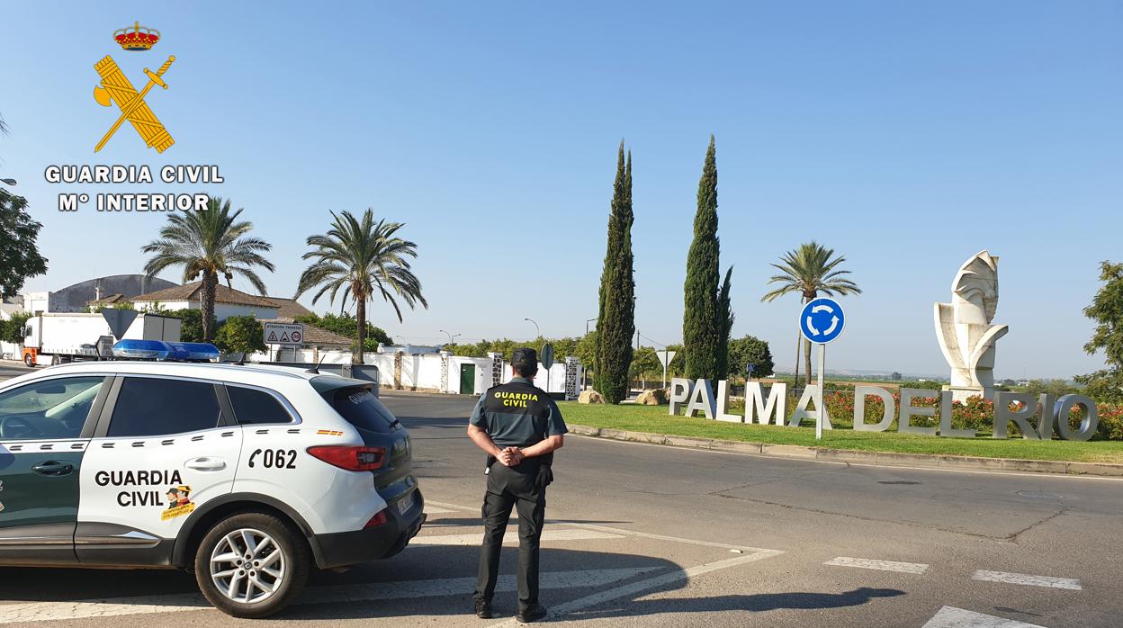 Agentes de la Guardia Civil en Palma del Río (Córdoba)