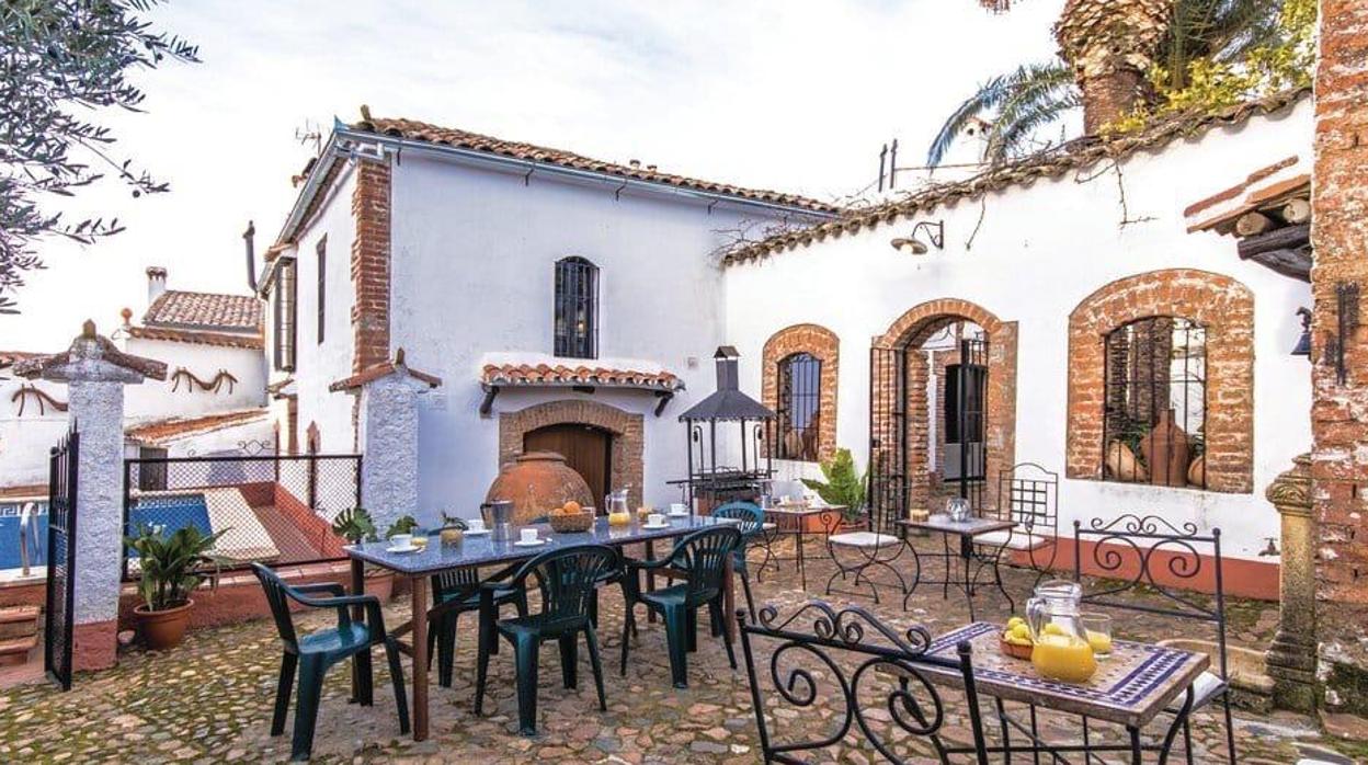 Casa rural El Coronel, situada en la aldea de Los Panchez