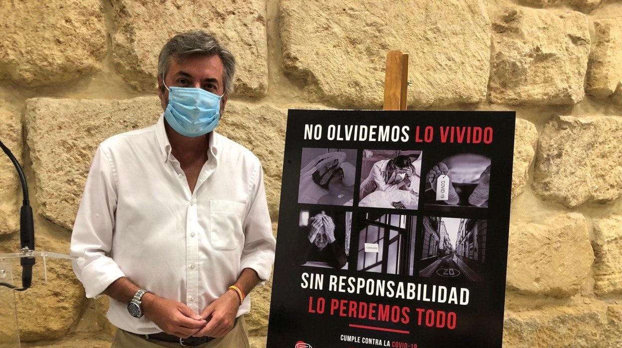 El teniente de alcalde de Seguridad, Miguel Ángel Torrico en la presentación de la campaña cotnra el Covid-19