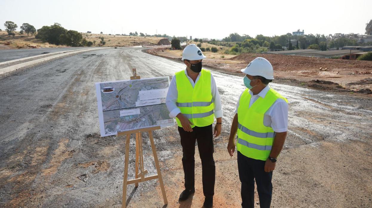 El alcalde de Córdoba, José María Bellido, y el presidente de Urbanismo, Salvador Fuentes, en la Ronda