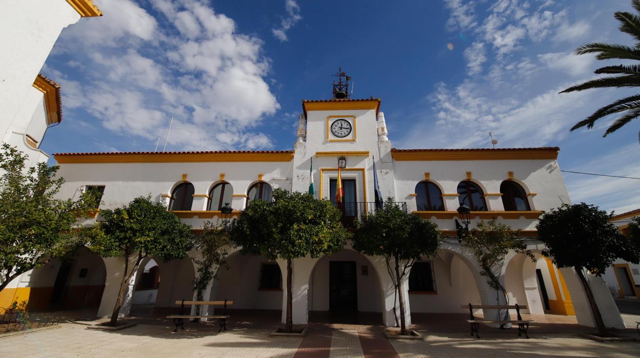 Fachada de la plaza del Ayuntamiento de Valsequillo (Córdoba)