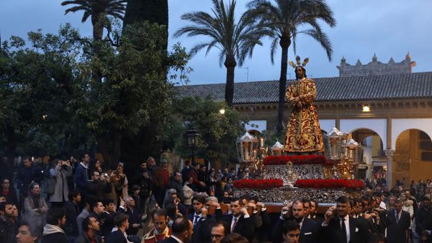 Imágenes en andas en calles aforadas o visitas a templos, las opciones para la Semana Santa de Córdoba 2021