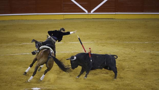 Lea Vicens corta orejas y Ponce una en Priego en el regreso de los toros a Córdoba
