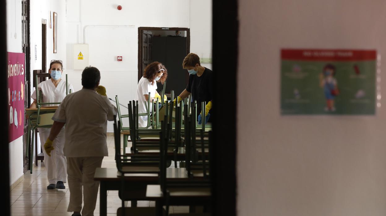 Preparativos en el colegio La Inmaculada, en el centro de la ciudad