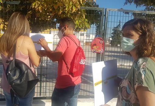 Padres del colegio María Coronel en la protesta de hoy