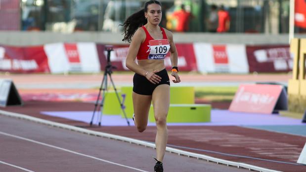 Carmen Avilés, subcampeona de España de 400 metros lisos