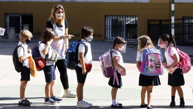 Nuevos contagios en alumnos de los colegios Colón y Ahlzahir de Córdoba, en Benamejí y Fernán Núñez