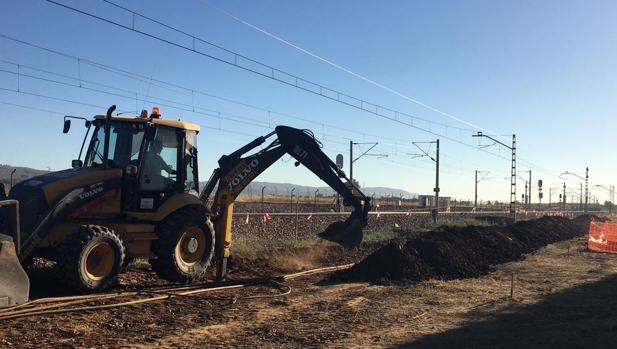 Así avanzan las obras del «baipás» del AVE en Almodóvar del Río en Córdoba