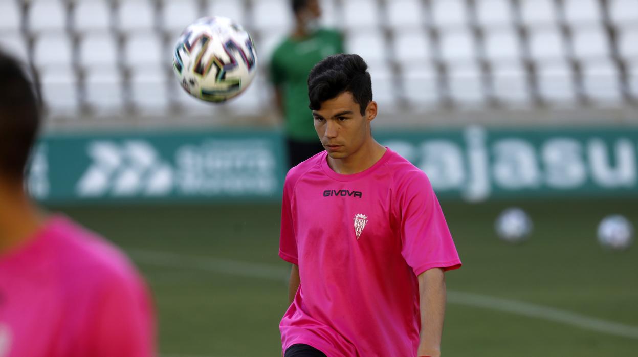 El atacante del Córdoba B Luismi, en el estadio El Arcángel