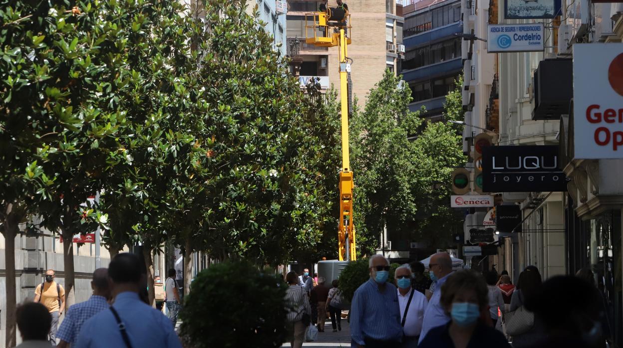 Vecinos en la calle Cruz Conde