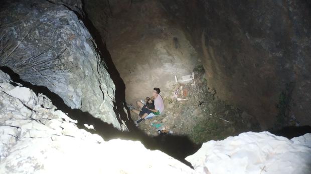 Cae a un pozo de siete metros cuando llamaba a la diosa Fortuna en un monte de Málaga