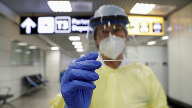 Andalucía lleva una semana «en línea plana» de hospitalizaciones por coronavirus según el consejero de Salud