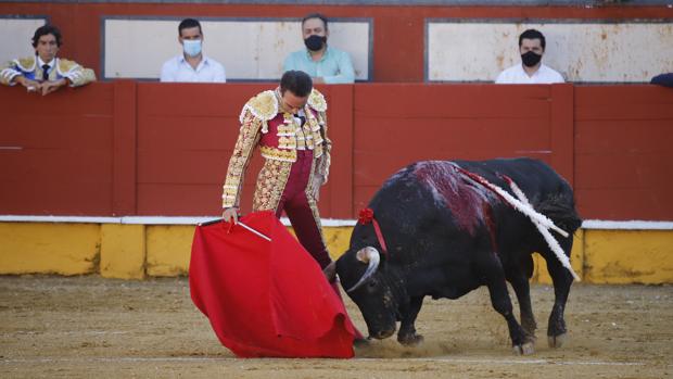Toros en Cabra | Enrique Ponce y Curro Díaz se reparten cuatro orejas