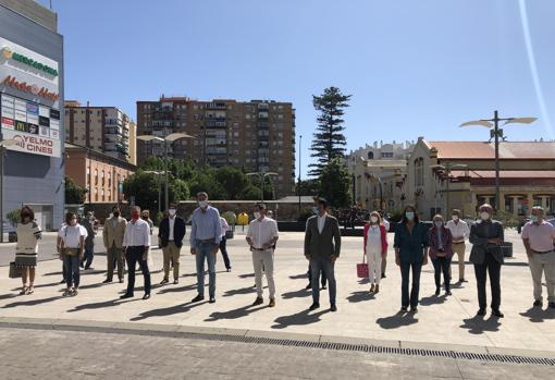 Foto de grupo en Málaga con algunos de los asistentes a la reunión