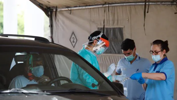 La semana se cierra en Andalucía con una media de 1.500 contagios por coronavirus cada día
