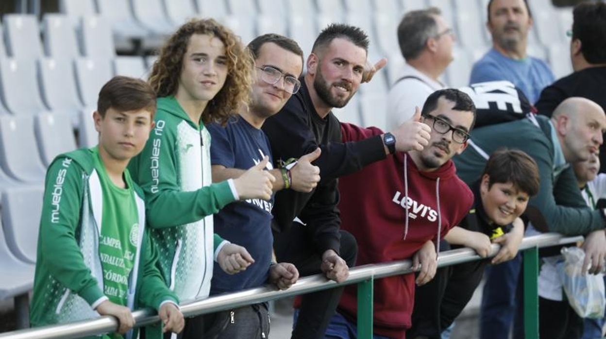 Aficionados del Córdoba CF en las gradas de El Arcángel