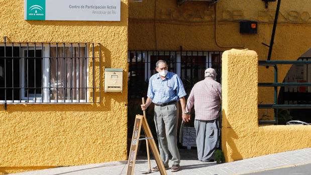 Restricciones en Almodóvar del Río | «Aquí la gente se junta al pelotazo»