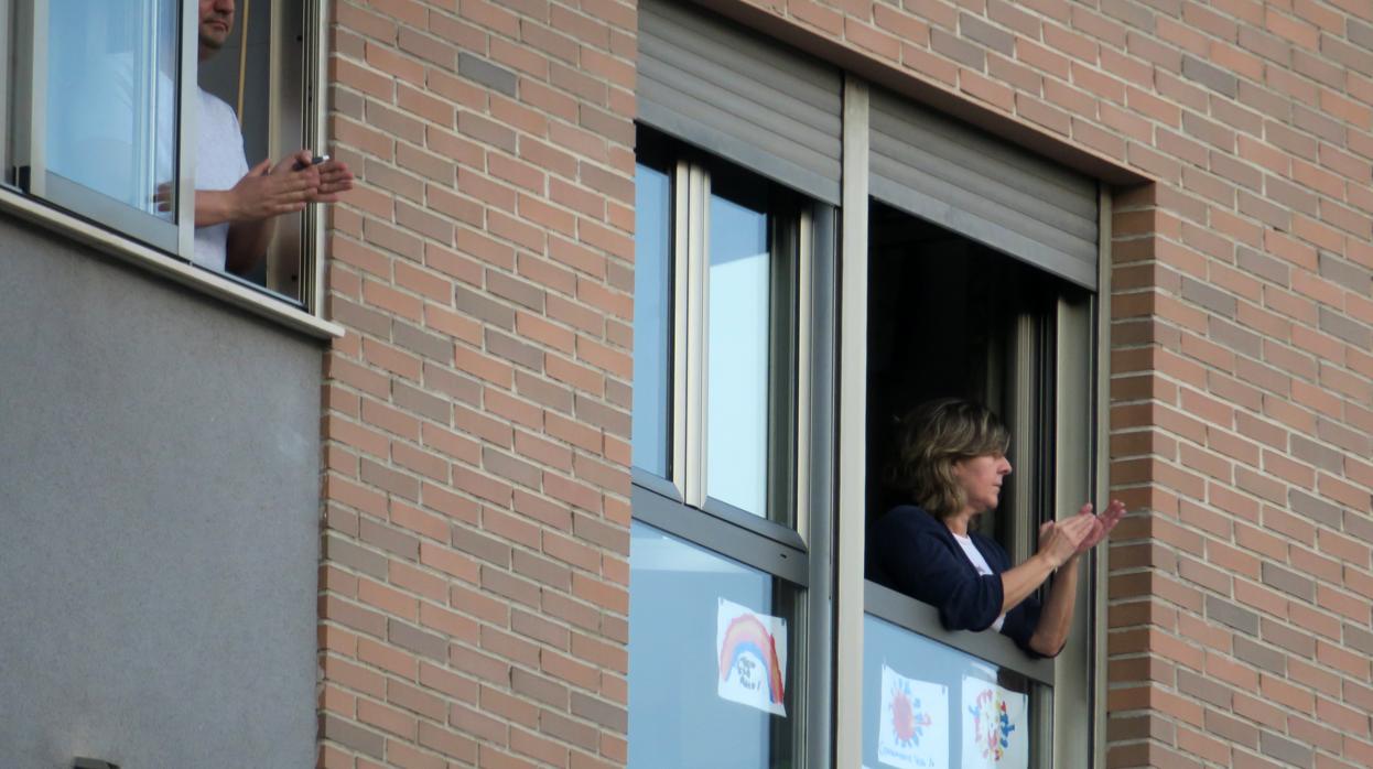 Vecinos en sus casas durante el Estado de Alarma