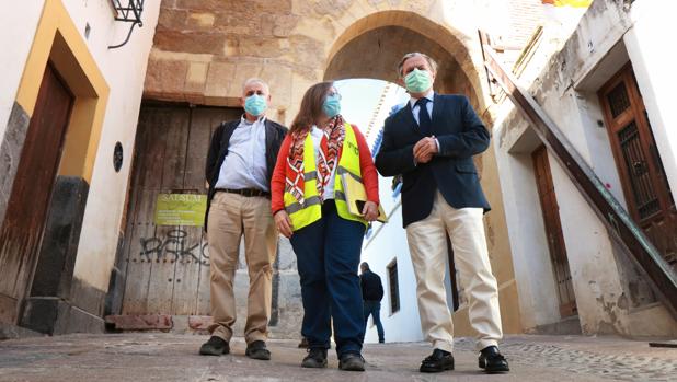 El Ayuntamiento de Córdoba culmina la restauración del arco de Portillo