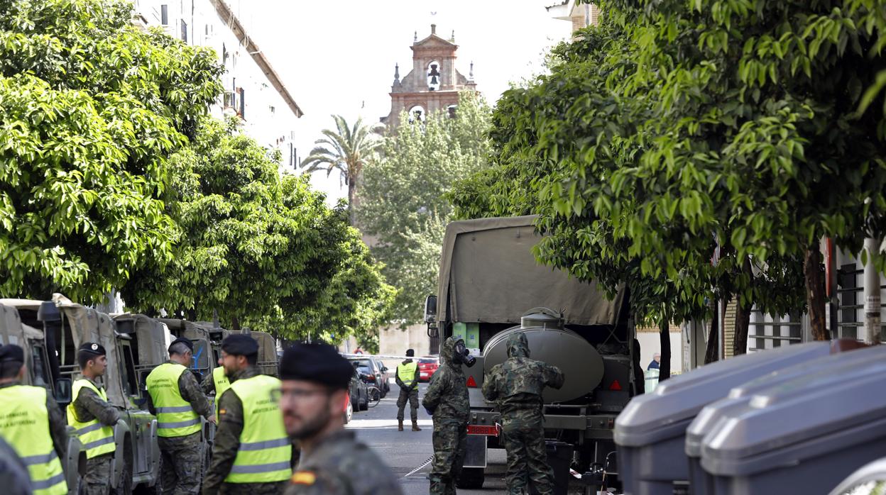 Soldados durante las tareas de desinfección del Covid-19 en Córdoba