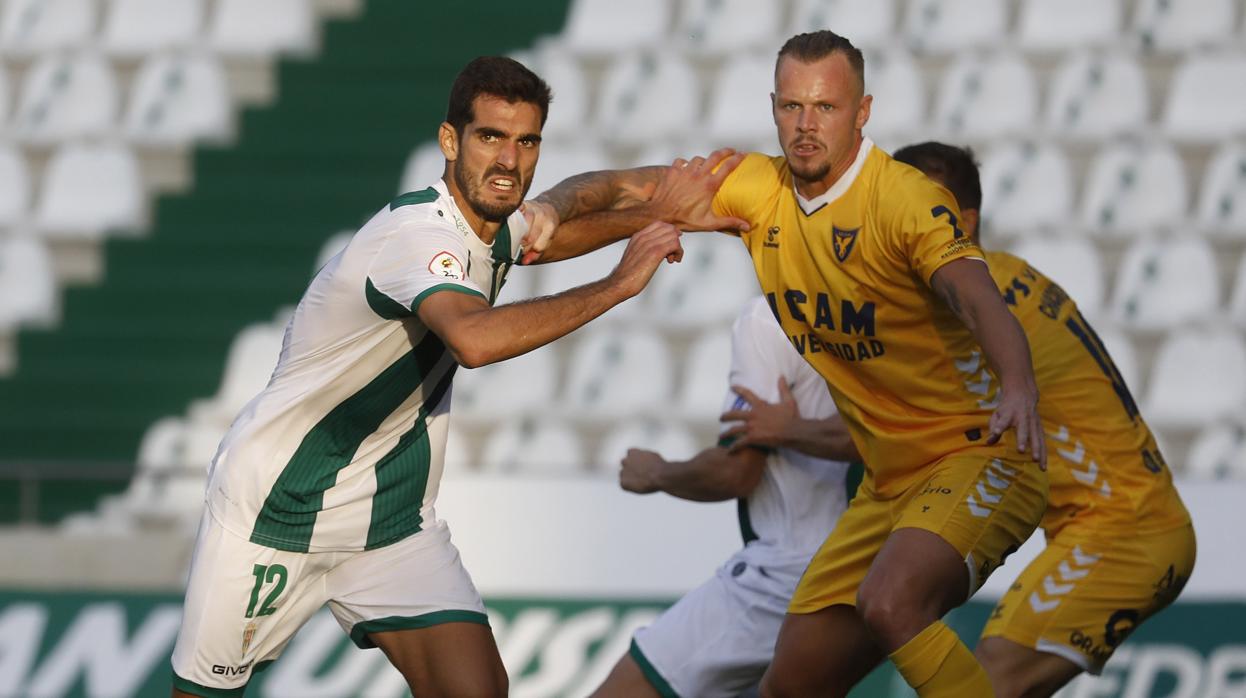 Bernardo Cruz, en el partido del Córdoba CF ante el UCAM en la primera vuelta