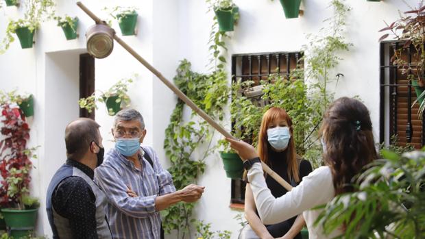 ¿Cuál es el aforo máximo de cada casa-patio que participa en el concurso?