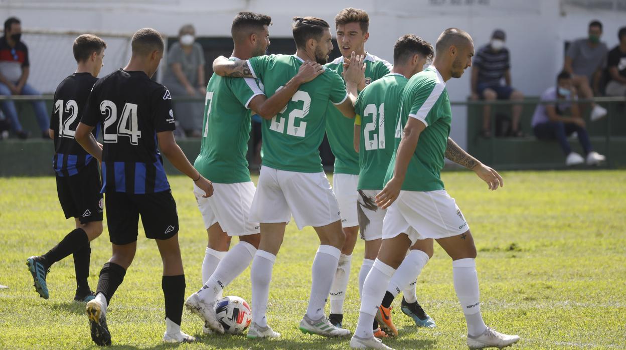 Jugadores del Córdoba CF durante el partido amistoso contra el Torremolinos el pasado septiembre