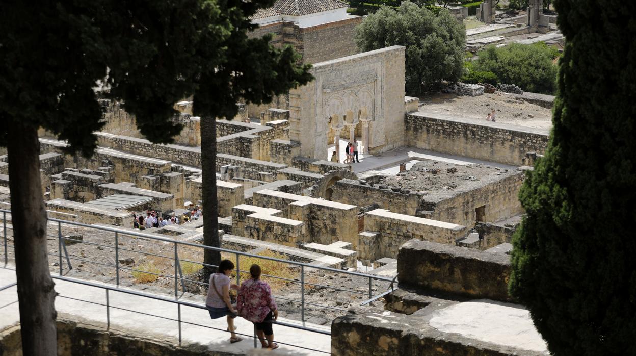 Visitantes al yacimiento