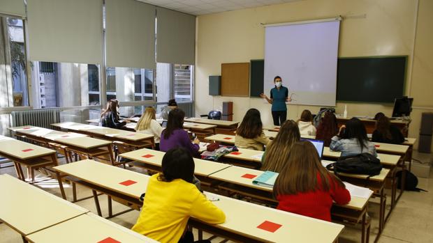 Los universitarios de Granada perderán sólo siete días de clases presenciales