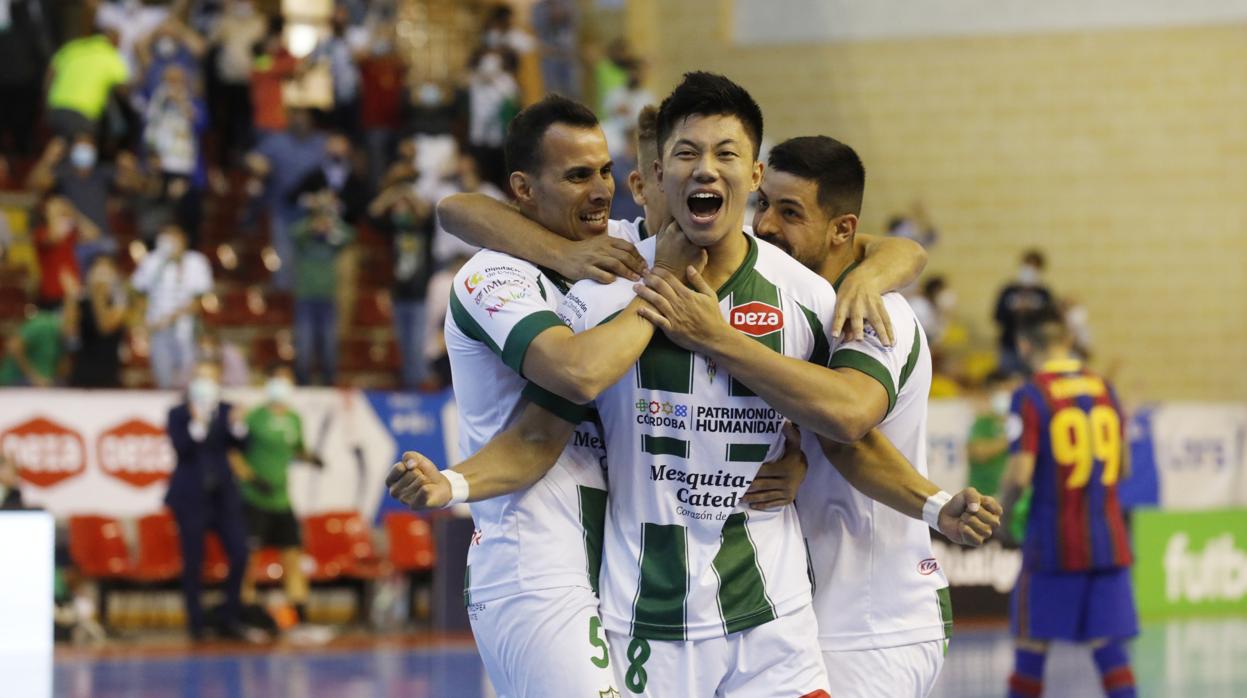 Shimizu celebrando el segundo gol del partido