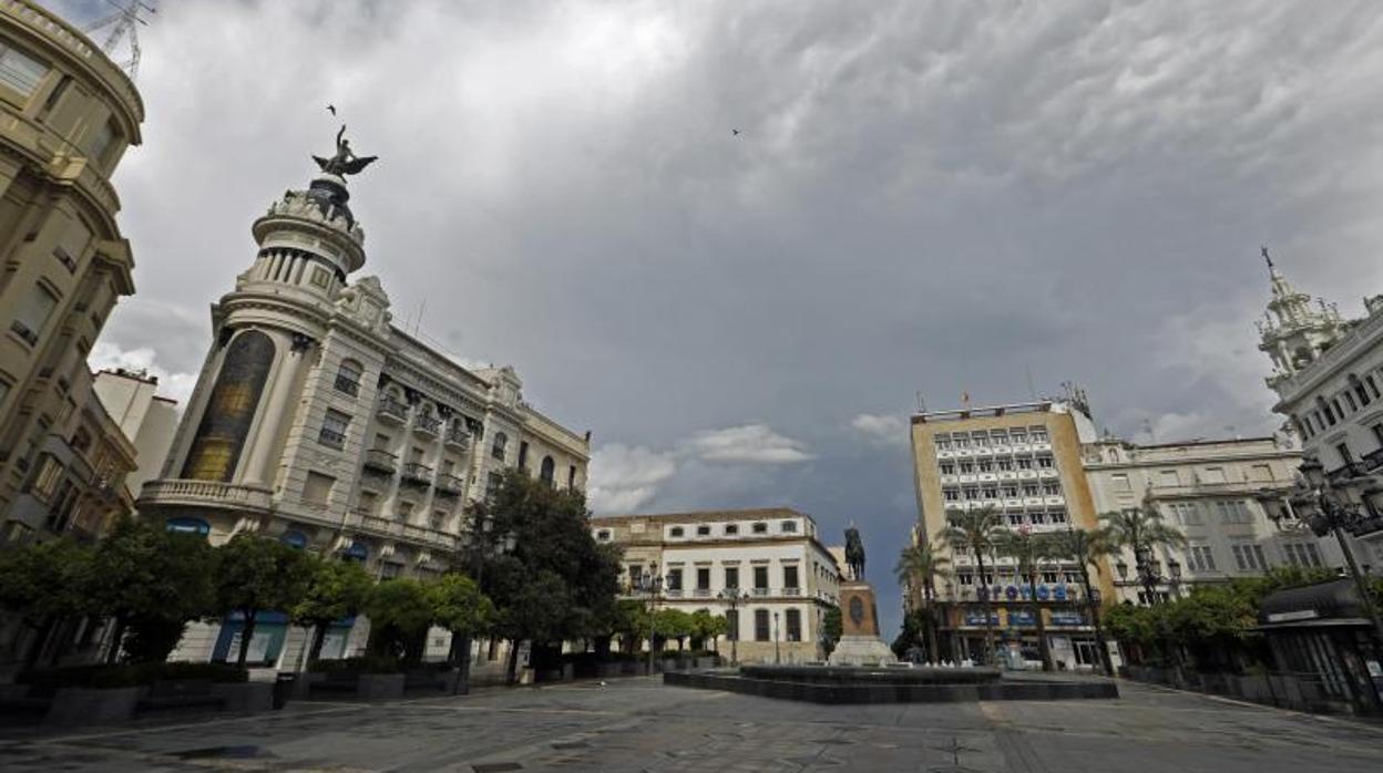 Nubes sobre la plaza de las Tendillas