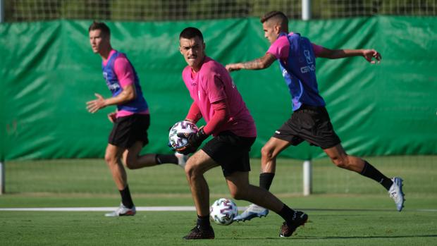 Así ha labrado Edu Frías el asalto a la titularidad en la portería del Córdoba CF con sólo 21 años