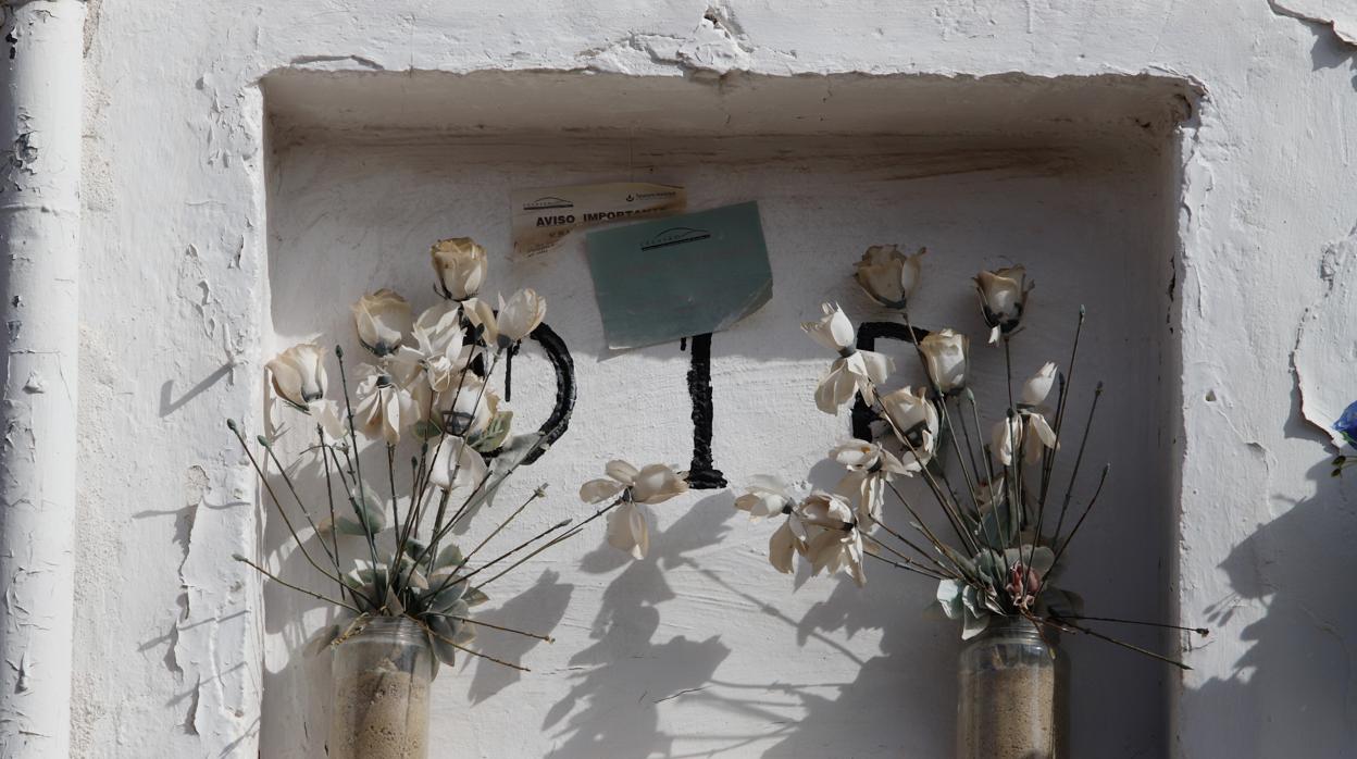 Un nicho en el cementerio de San Rafaekl