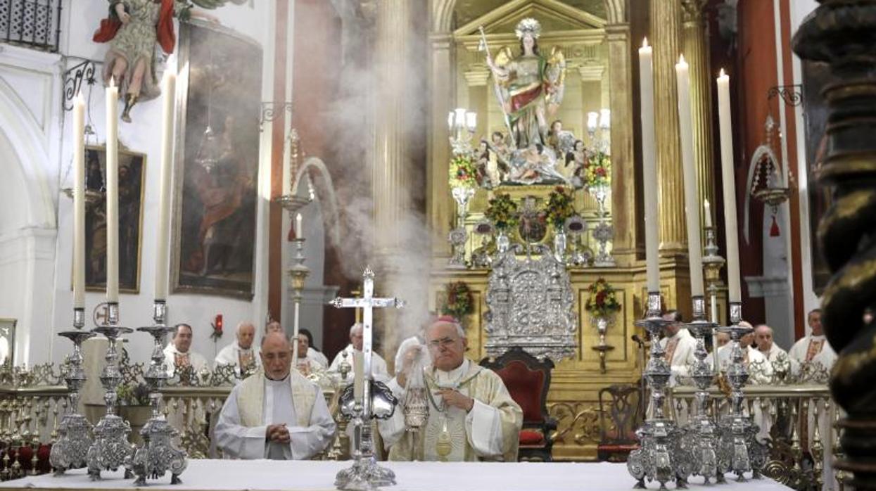 El obispo de Córdoba preside la misa ante San Rafael