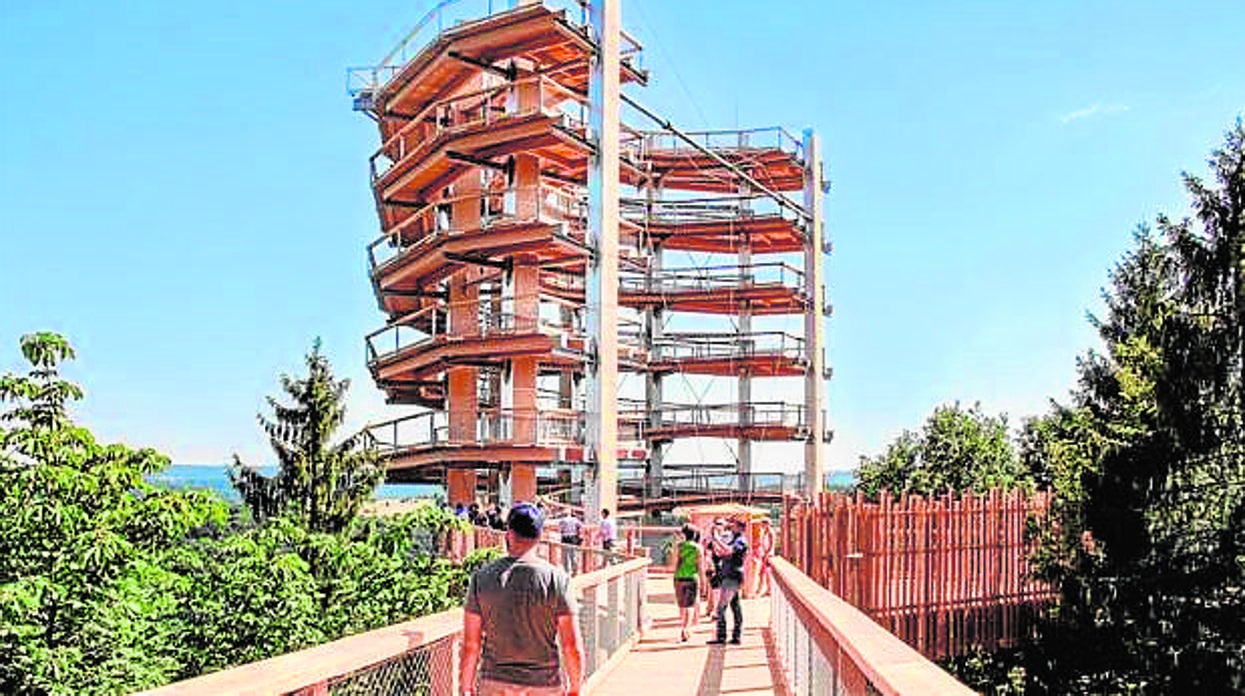 Torre mirador en parque de Europa como la proyectada en Villafranca de Córdoba