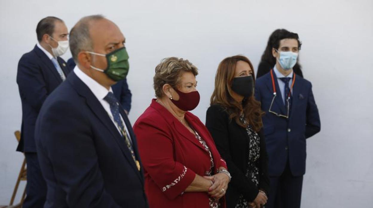 Enrique Aguilar, junto a Olga Caballero y Marián Aguilar