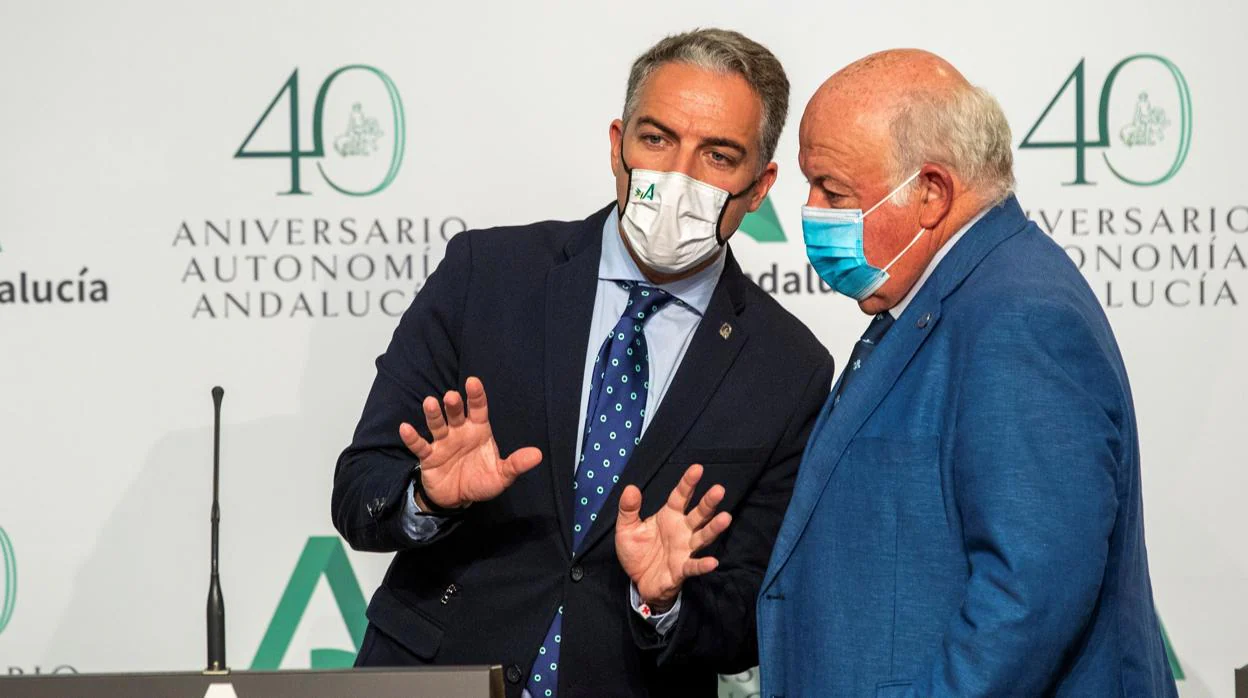 Bendodo y Aguirre, este jueves, cuando se anunciaron nuevas medidas para frenar la pandemia del coronavirus