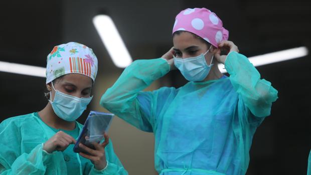 Andalucía alcanza los 3.503 contagios el día que se anuncia el cierre de bares