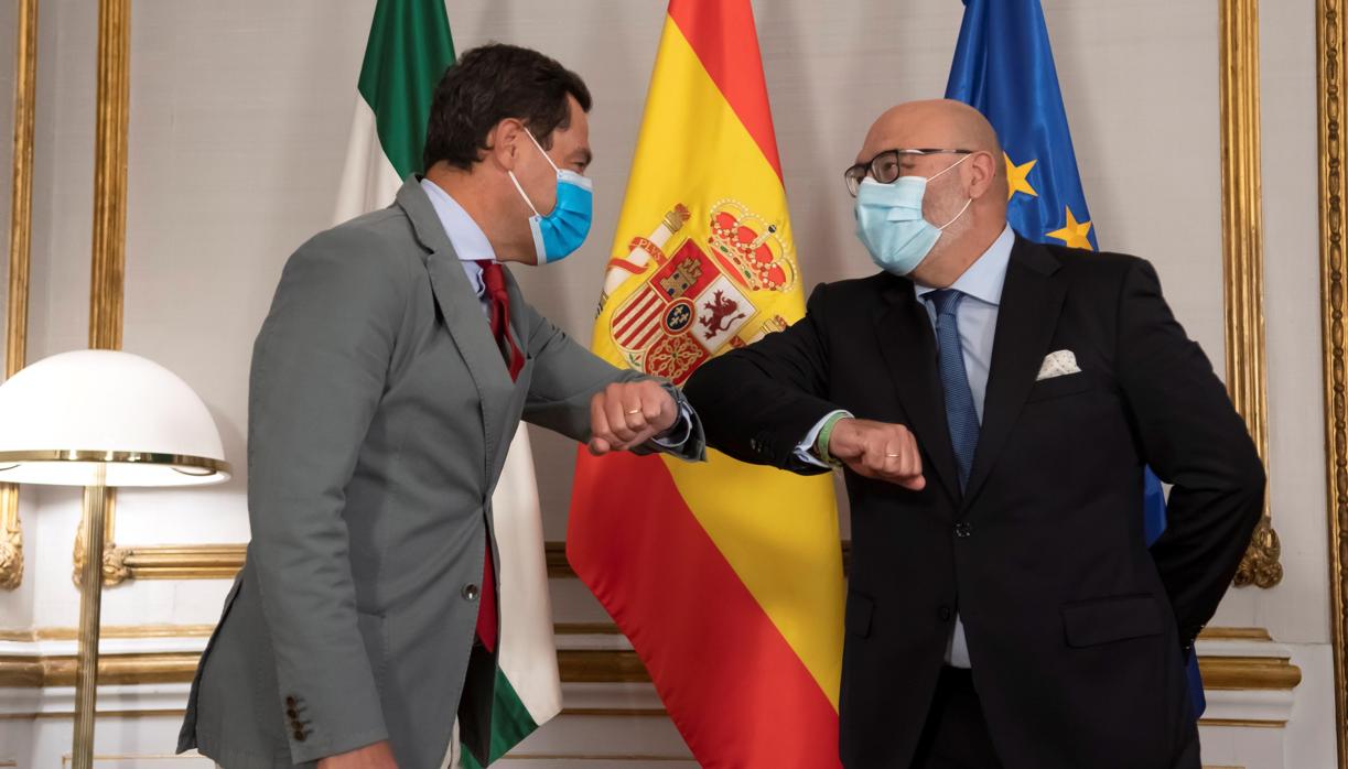 El presidente de la Junta, Juanma Moreno, con el líder de Vox, Alejandro Hernández, en una reunión en San Telmo