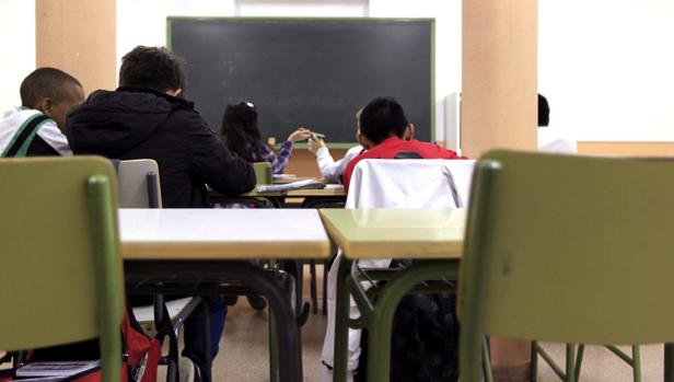 Patronales, sindicatos y padres de alumnos rechazan gravar con IVA la educación privada