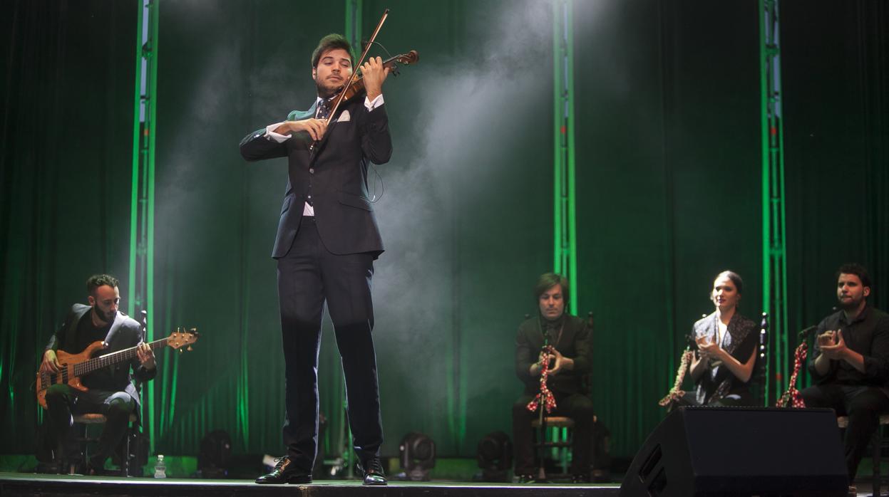 Paco Montalvo, durante un concierto en el Teatro de la Axerquía de Córdoba