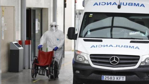 Andalucía prevé ya que los hospitalizados por coronavirus lleguen a 4.500 y prepara más camas