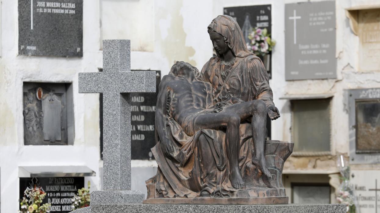 Imagen de una de las tumbas del cementerio de La Salud de Córdoba