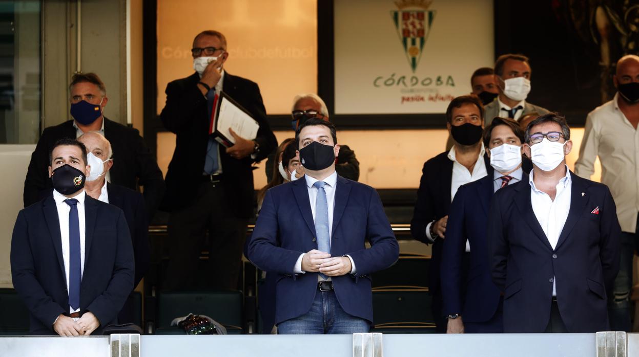 Imagen del palco del Córdoba, el domingo antes del partido ante el UCAM, con Lozano, Bellido y González