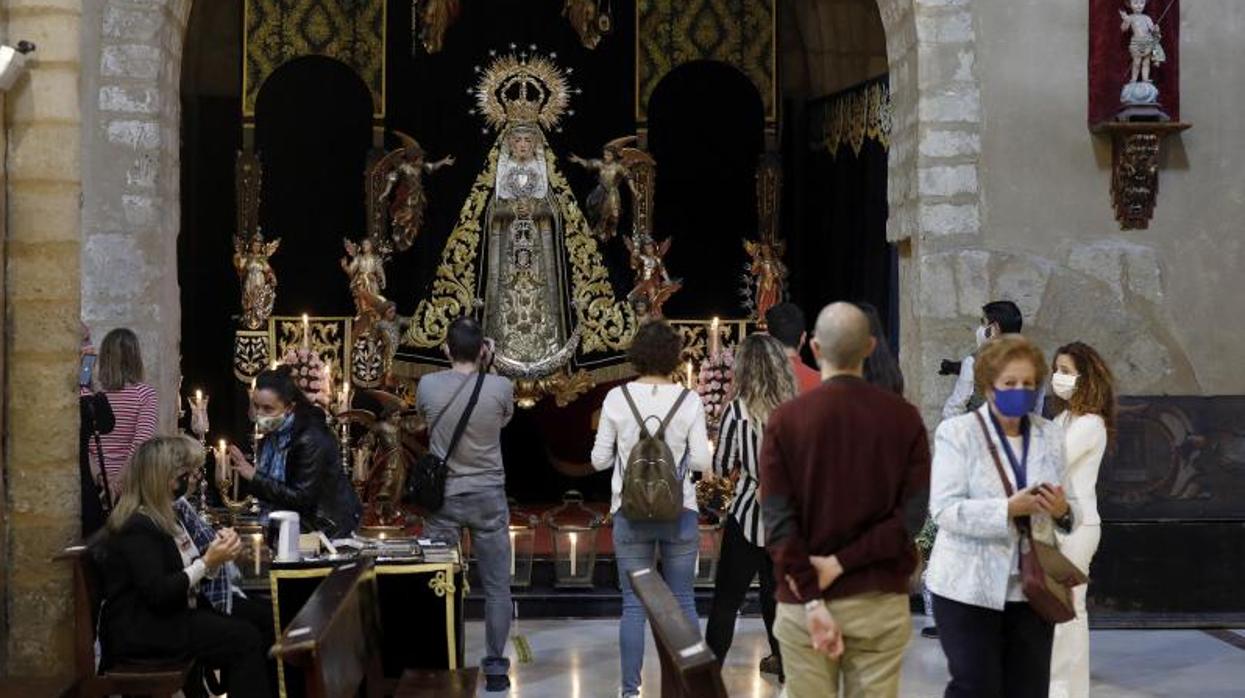 La Virgen de las Tristezas en la parroquia de San Lorenzo