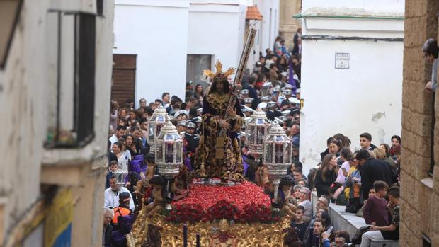 Fin al binomio Nazareno-Virgen de la Oliva