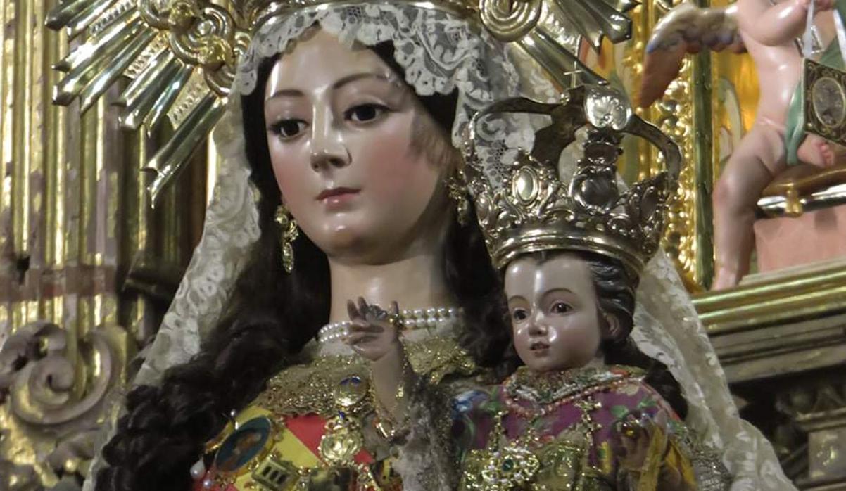 La Virgen de San Cayetano con el nuevo escapulario del Niño Jesús